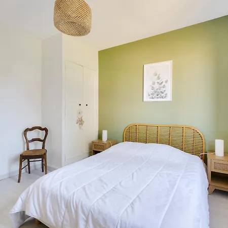 Jolie Maison Pour 4, Avec Jardin, A Casa de Férias *