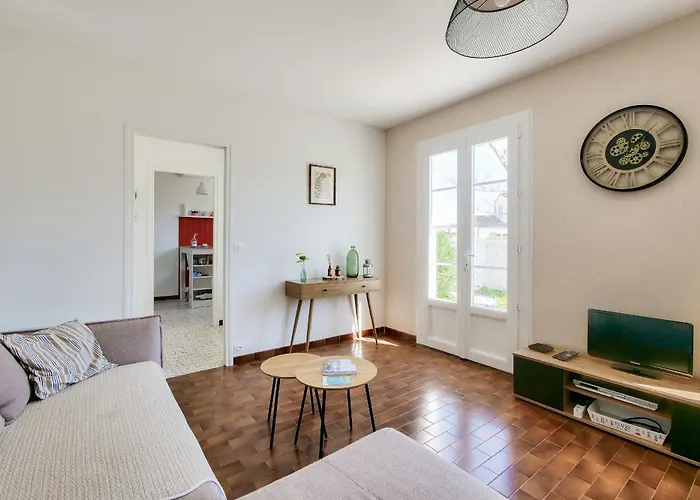 Jolie Maison Pour 4, Avec Jardin, A