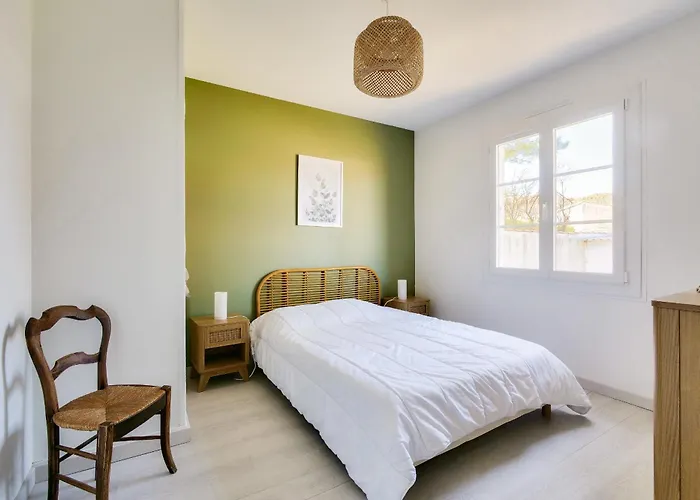 Nyaraló Jolie Maison Pour 4, Avec Jardin, A