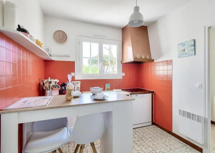 Jolie Maison Pour 4, Avec Jardin, A *